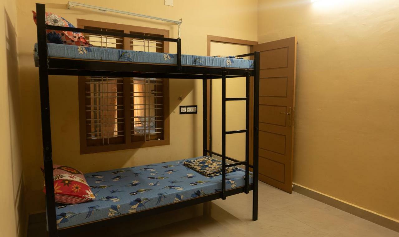 Aramana Holiday Inn Alappuzha Экстерьер фото