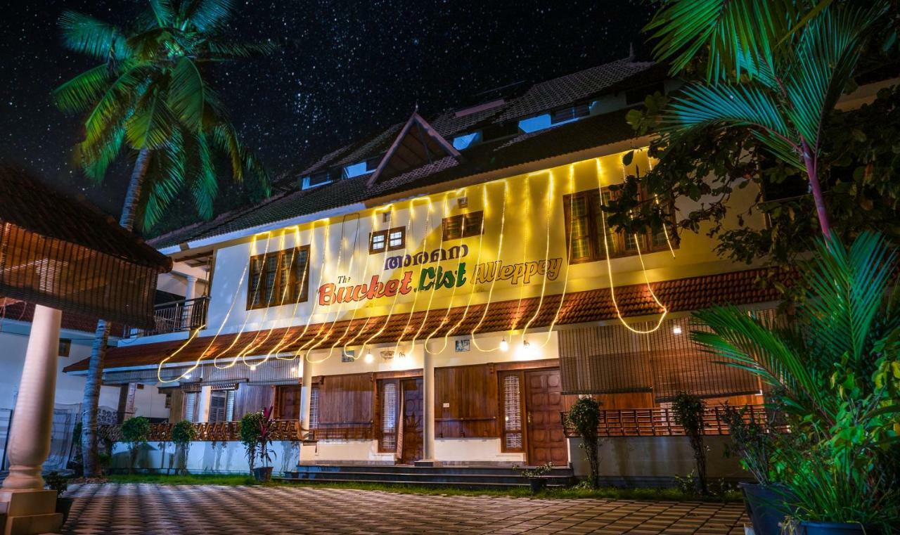 Aramana Holiday Inn Alappuzha Экстерьер фото